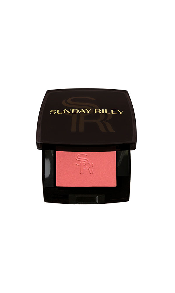 Sunday Riley
Blush in Rush
A beautiful blush that leaves cheeks with a universally flattering, sunkissed radiance. This blush contains round-shaped pigments that give a silky feel and diffuse light for natural, luminous cheek color.